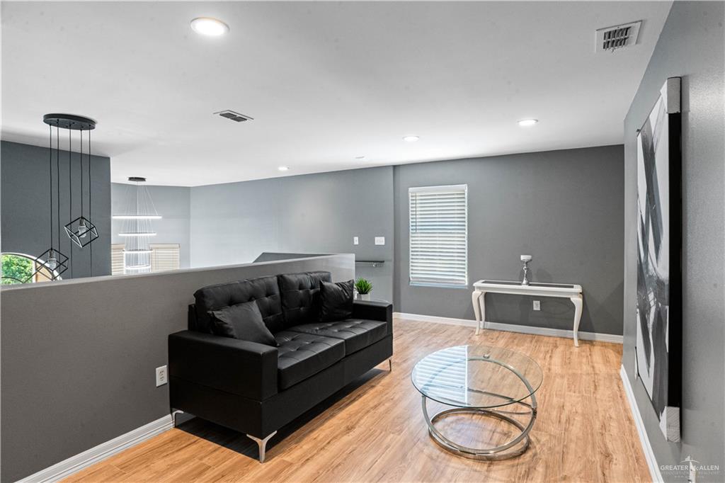 Photo 14 of 1101 Greenbriar Avenue