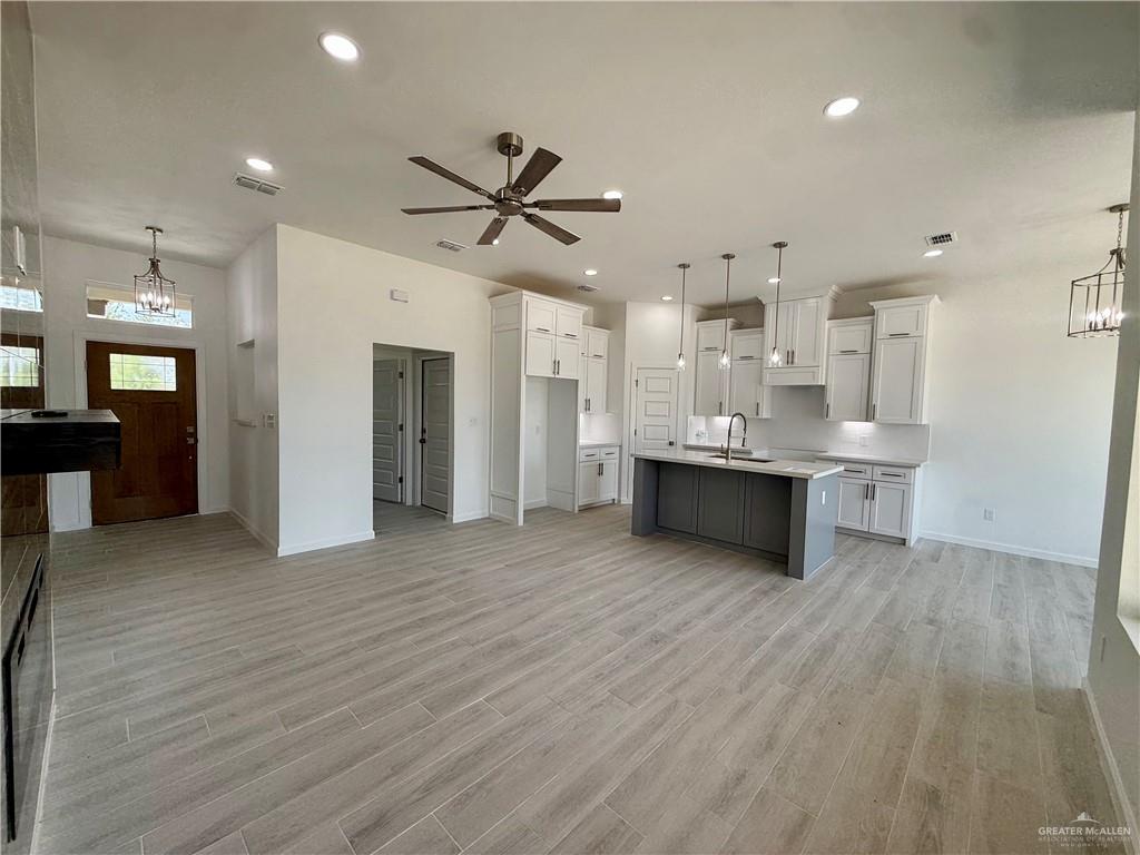 Photo 4 of 5905 Luz Del Sol Street