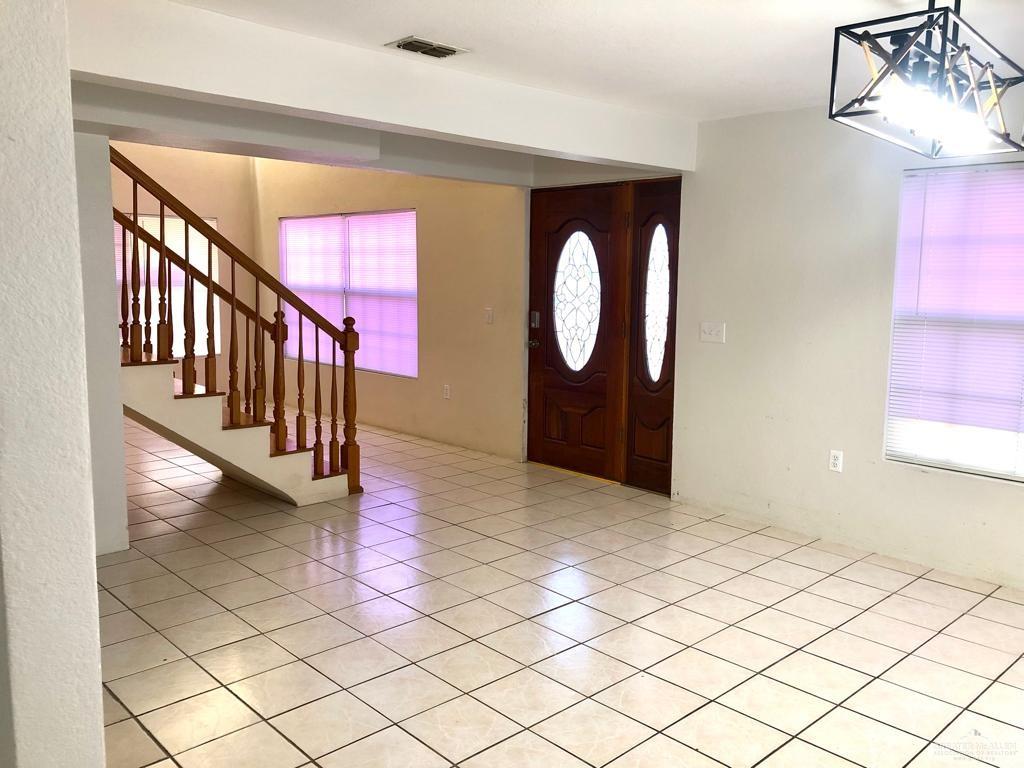 Photo 4 of 904 El Campo Drive