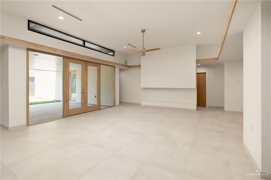 Photo 4 of 3717 Zenker Avenue