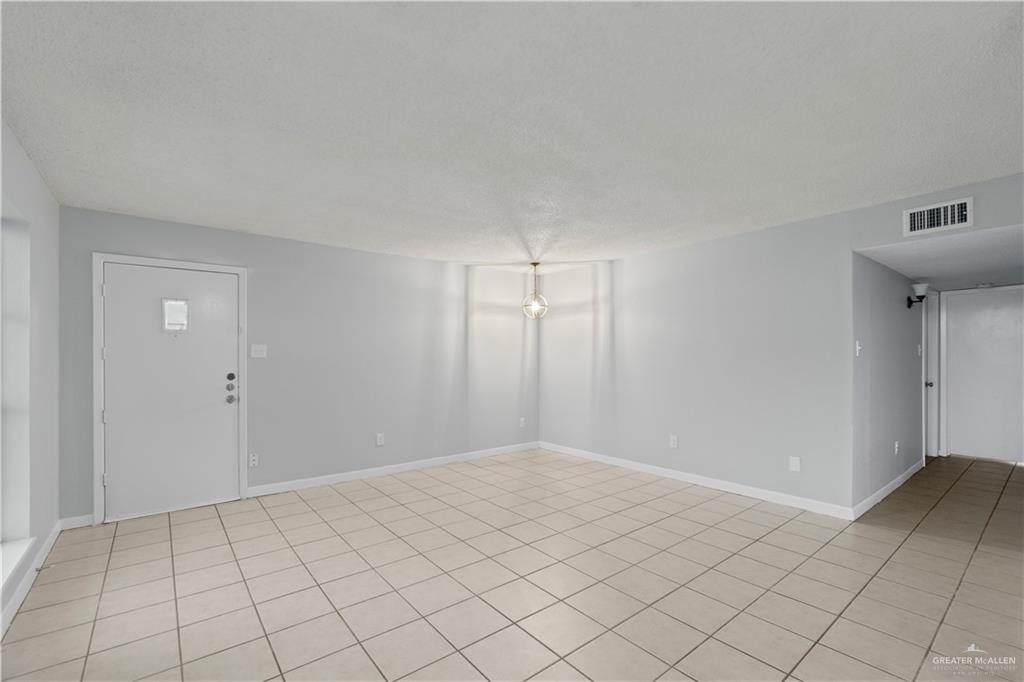 Photo 7 of 1701 McIntyre Street #6