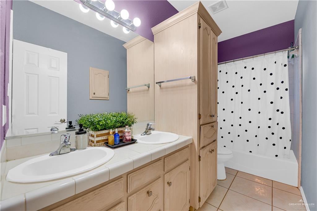 Photo 13 of 1358 La Ciniega Drive