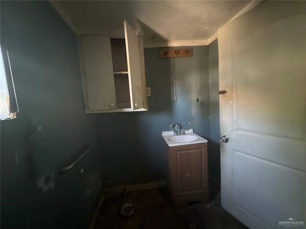 Photo 4 of 324 Cheyenne Street