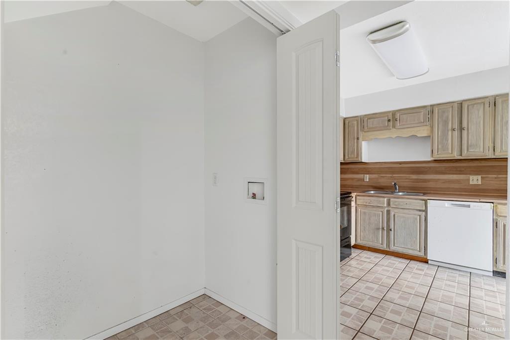 Photo 9 of 1601 Samano Street