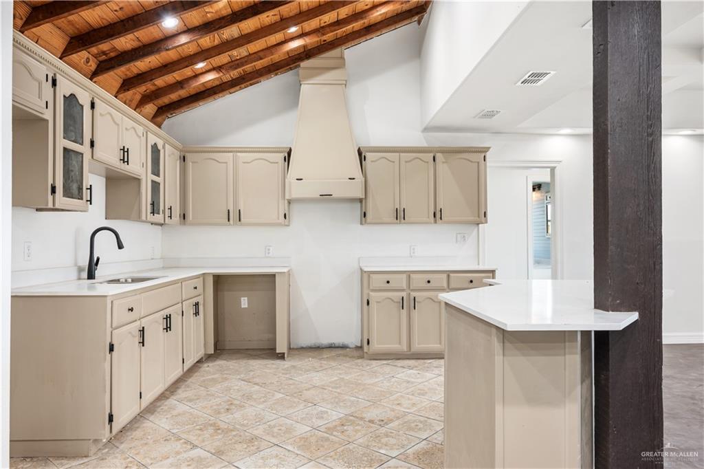 Photo 6 of 502 Roosevelt Avenue