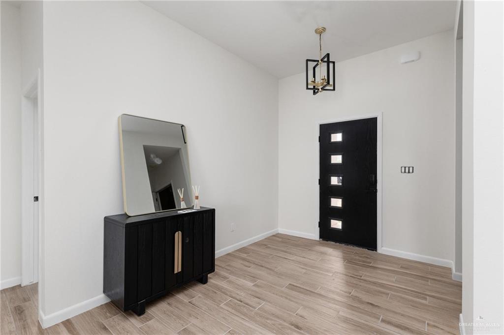 Photo 5 of 2120 Zinnia Street