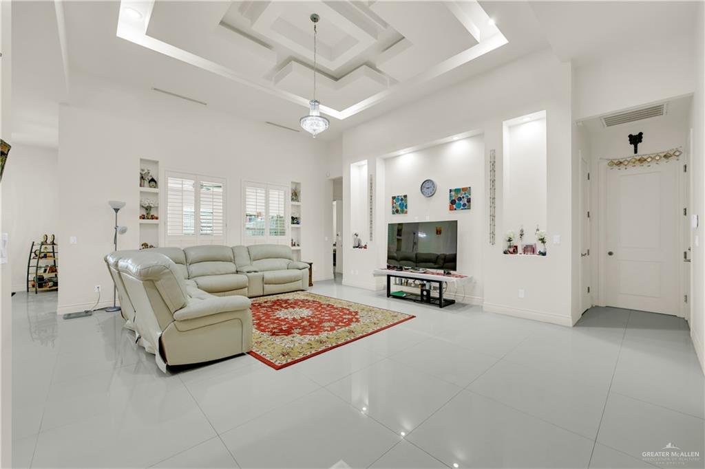 Photo 3 of 2408 Holland Avenue