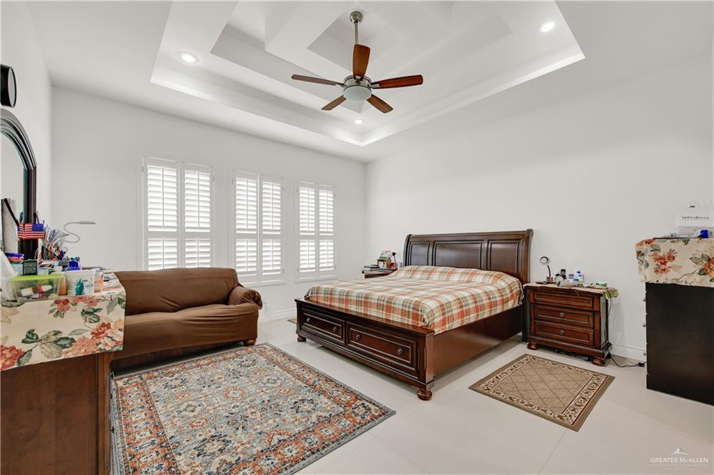 Photo 9 of 2408 Holland Avenue