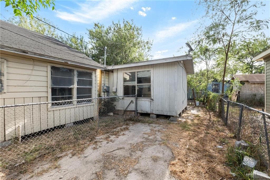 Photo 4 of 408 Villarreal Street