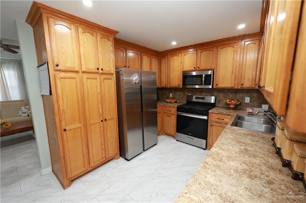Photo 9 of 124 Sinclair Avenue