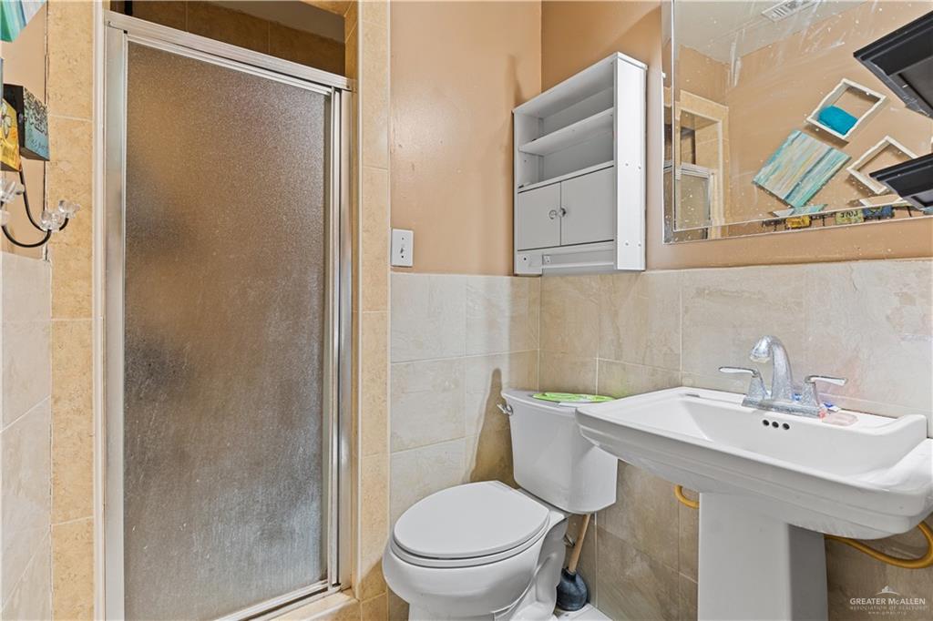 Photo 9 of 609 Albatross Avenue