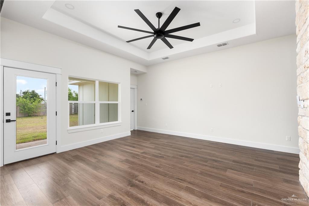 Photo 5 of 517 Tower Oak Drive