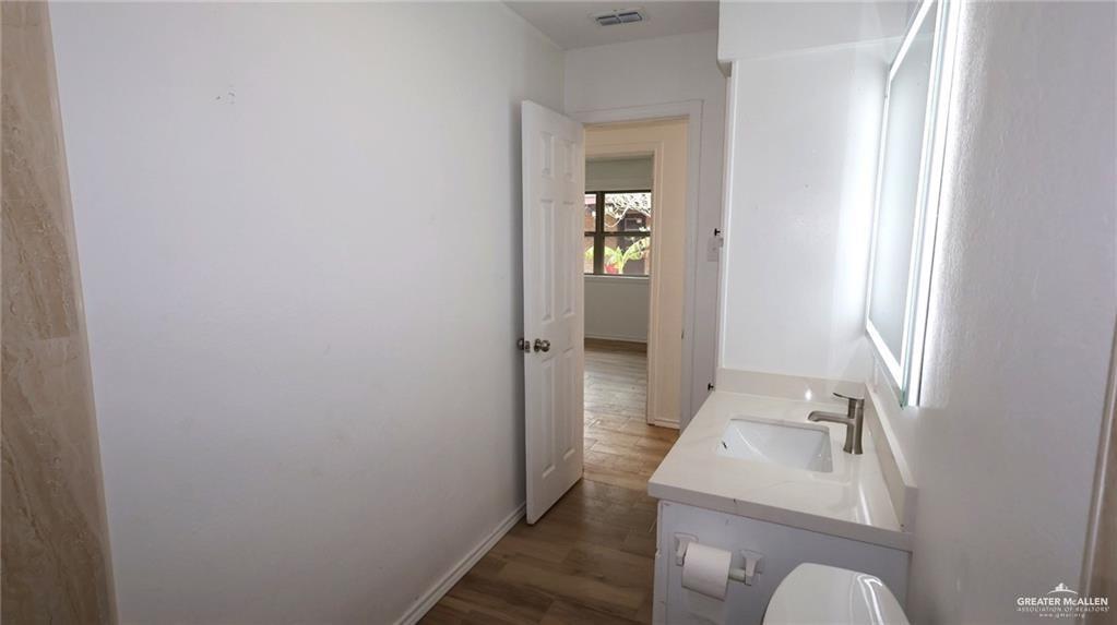 Photo 10 of 901 21st Avenue