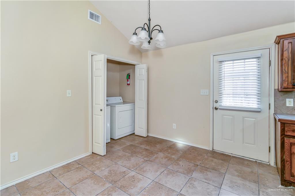 Photo 4 of 2403 Candlelight Lane #4