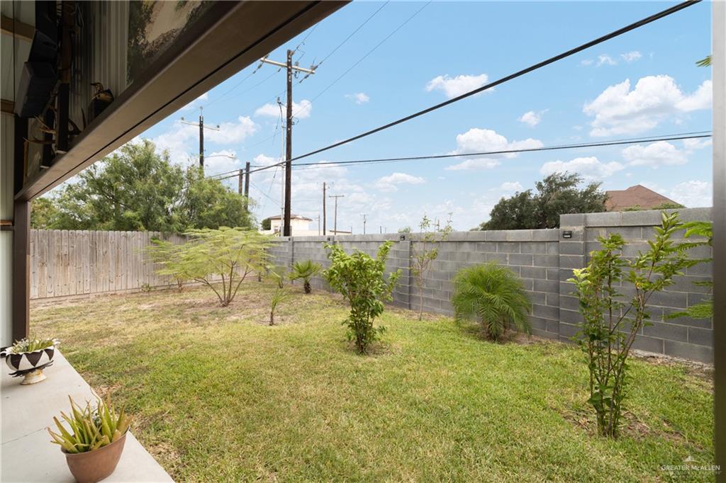 Photo 15 of 606 San Saba Street