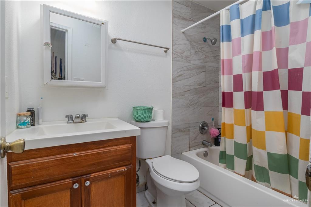 Photo 11 of 2704 Carnation Avenue