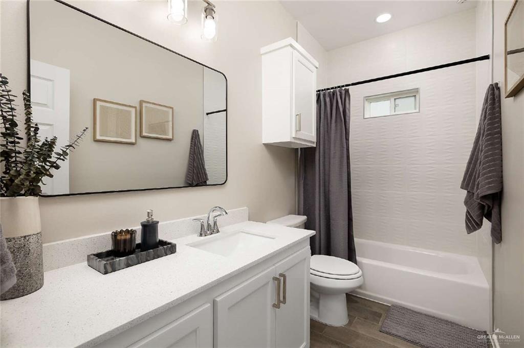 Photo 10 of 2705 Hayes Avenue #1
