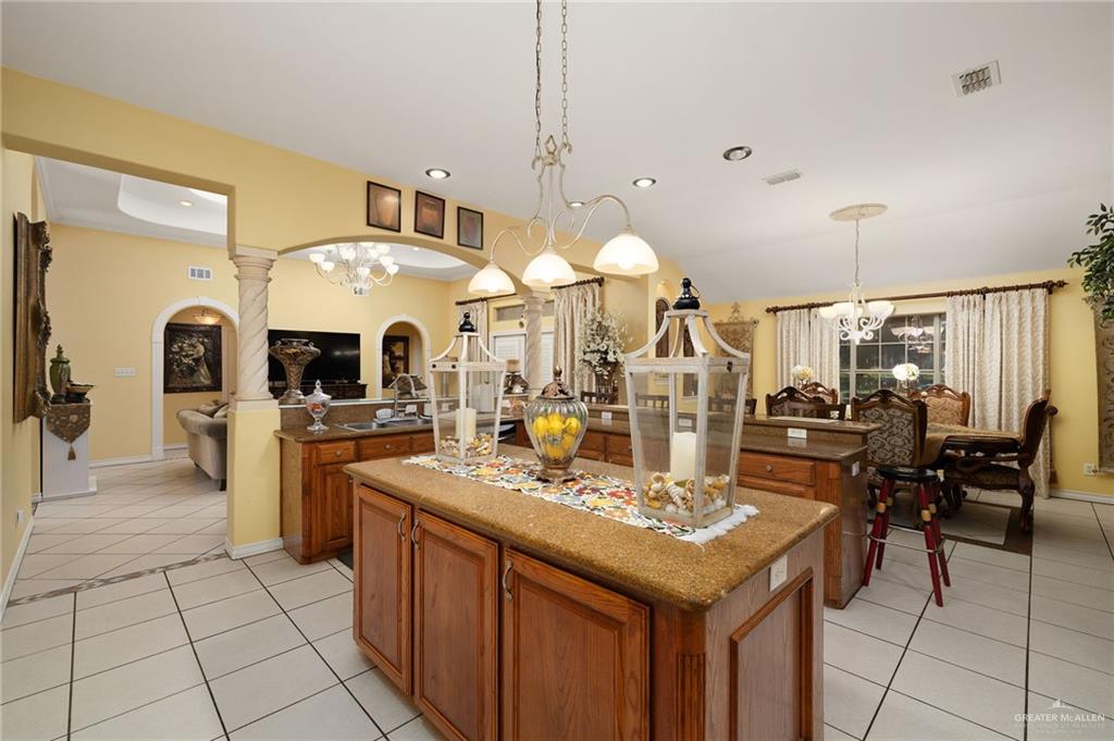 Photo 7 of 405 Anaqua Drive