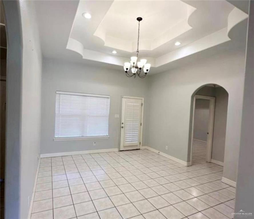 Photo 4 of 612 Resplandor Street