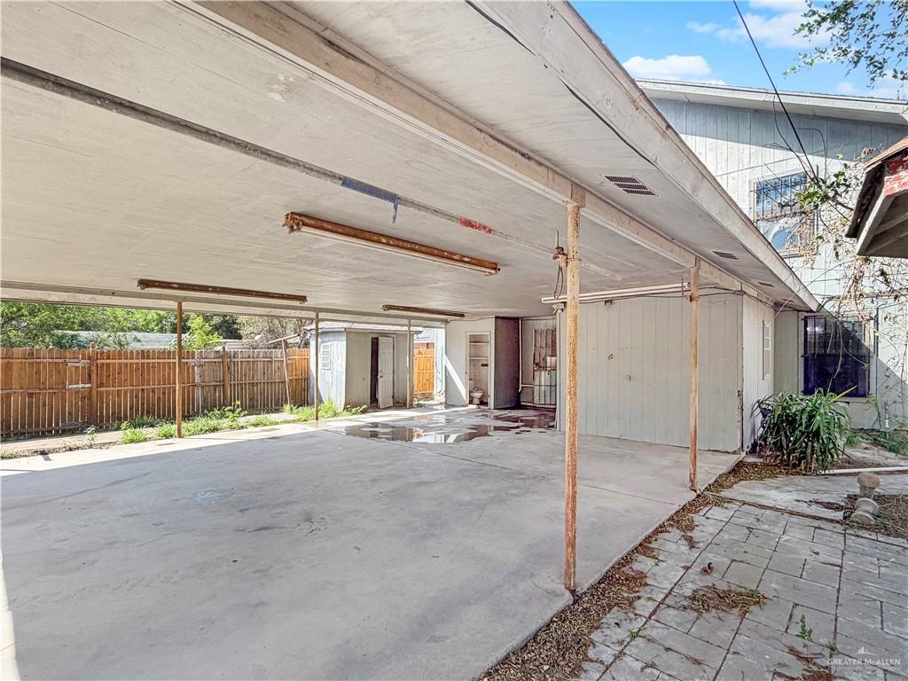 Photo 3 of 2211 Hackberry Avenue