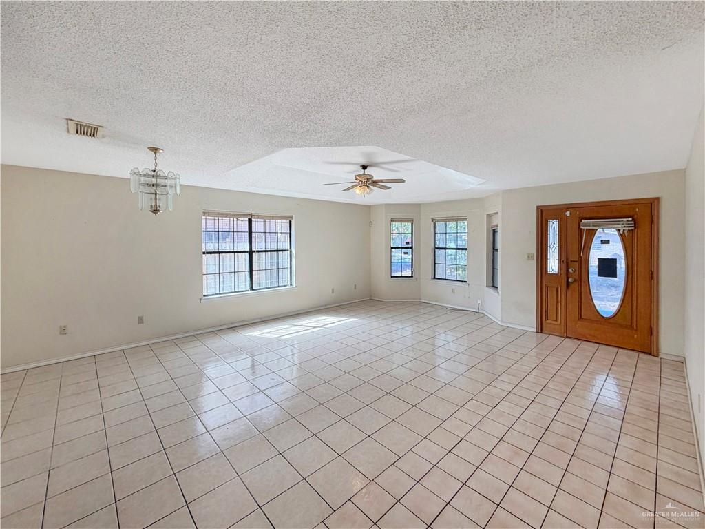 Photo 4 of 2211 Hackberry Avenue