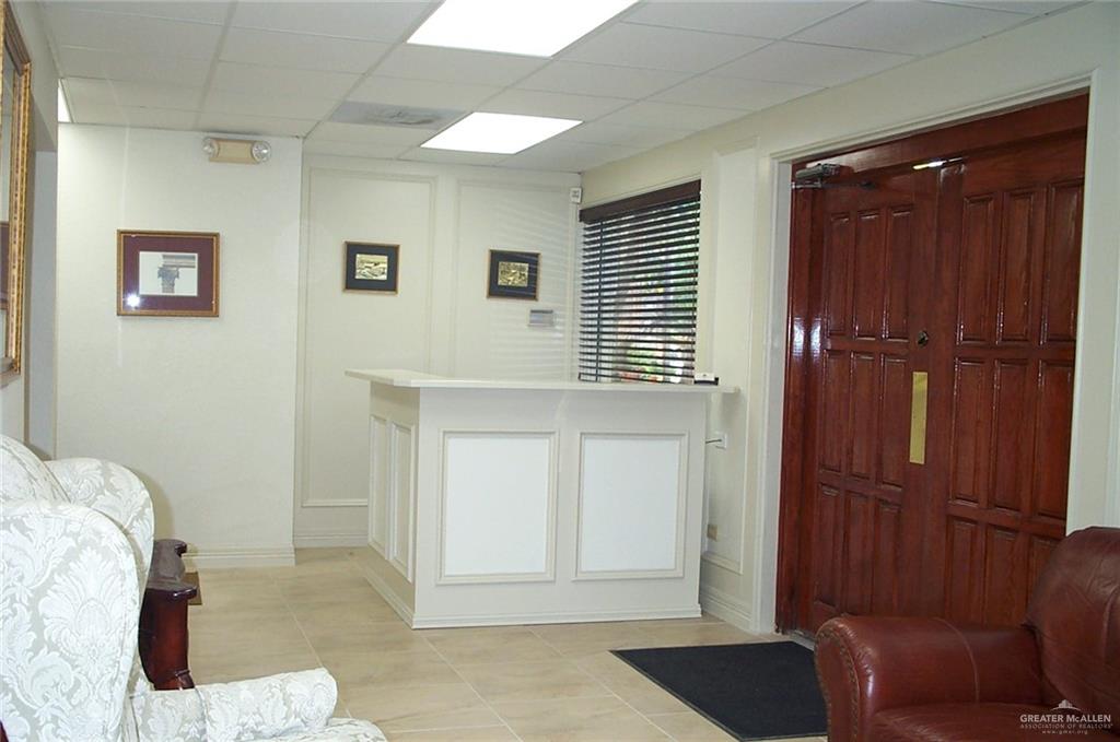 Photo 2 of 520 Pecan Boulevard