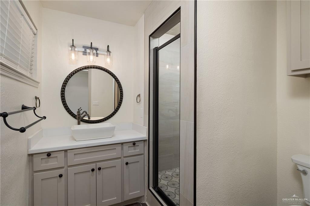 Photo 14 of 204 Iris Avenue