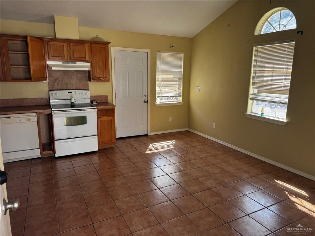 Photo 3 of 2711 Presidio Drive #1