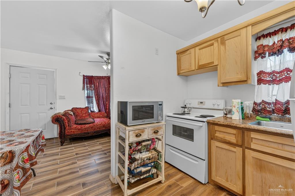 Photo 5 of 4002 Salinas Street