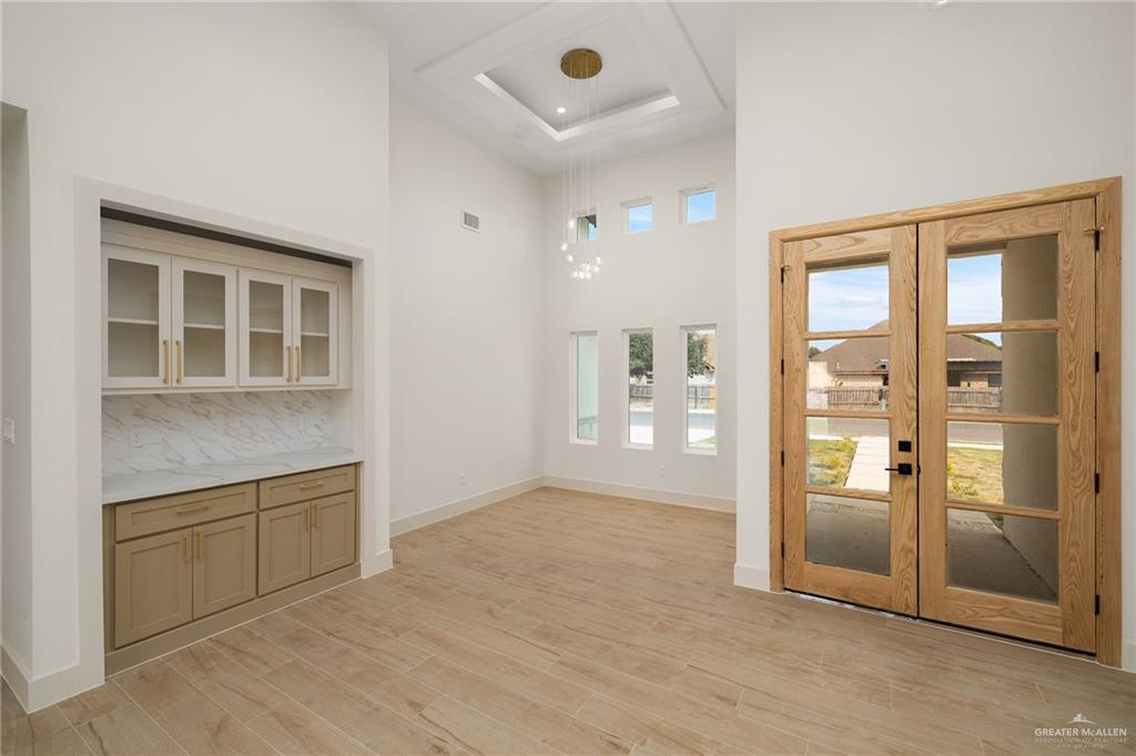 Photo 6 of 2406 San Pascual Street