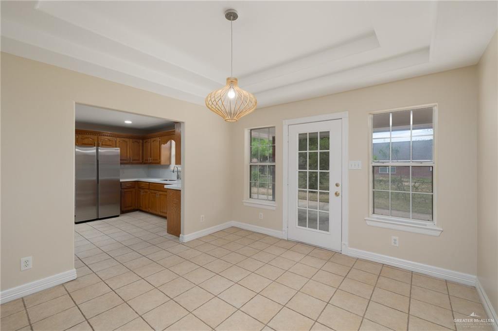 Photo 4 of 2403 Sunset Lane