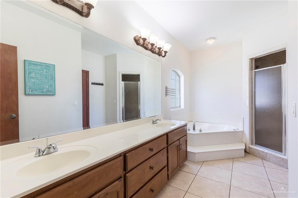 Photo 11 of 1213 Rhett Drive