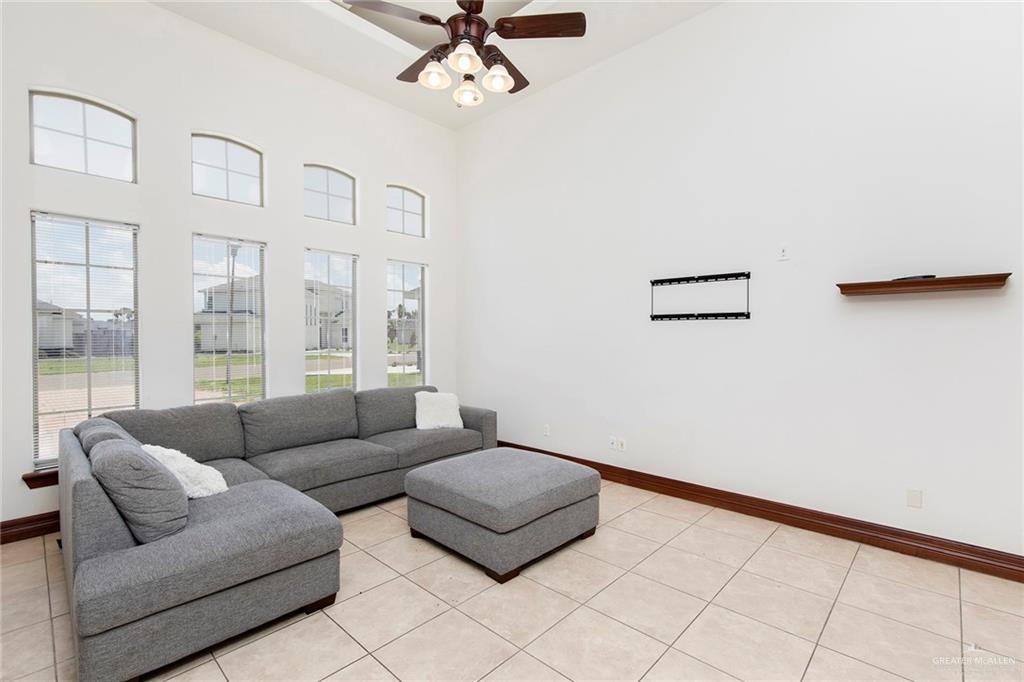 Photo 5 of 1213 Rhett Drive