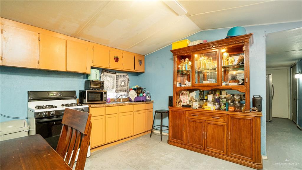 Photo 9 of 22105 Harry Street