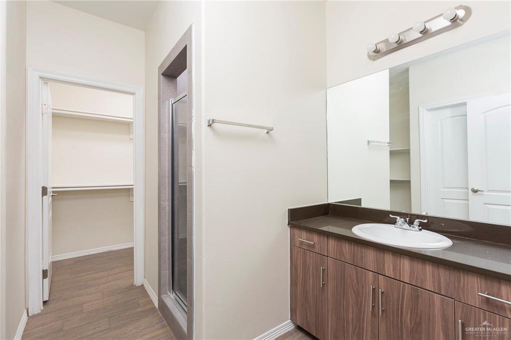 Photo 13 of 1802 Cortlandt Street