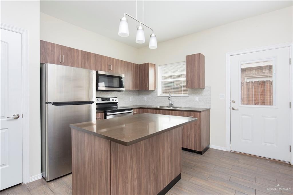 Photo 5 of 1802 Cortlandt Street