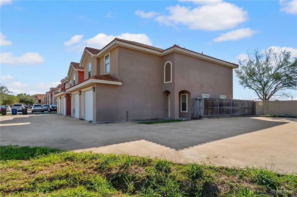 Photo 2 of 1200 Pineridge Avenue #4
