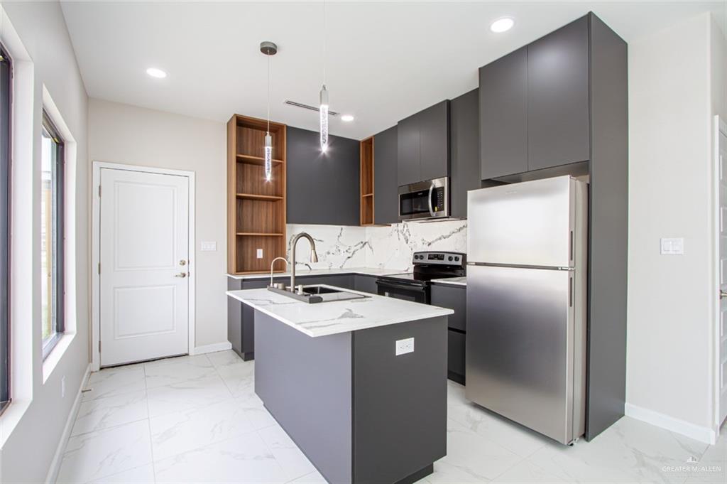 Photo 3 of 4212 Hummingbird Avenue #70