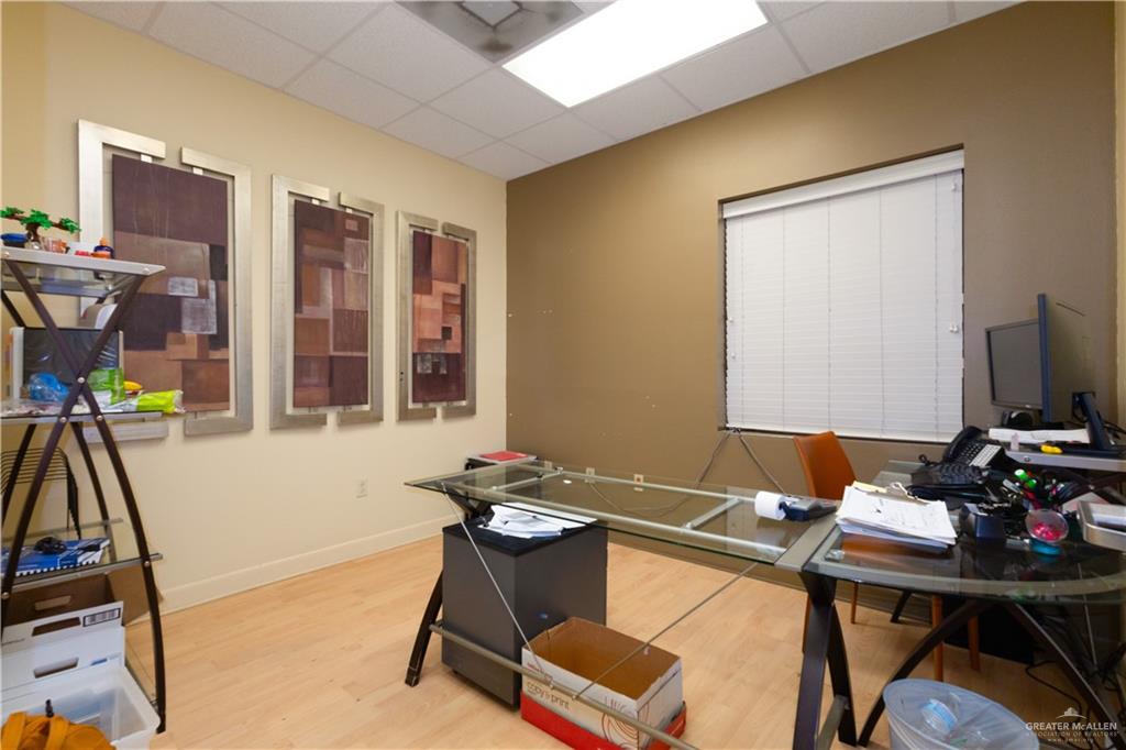 Photo 4 of 2721 Fountain Plaza Boulevard #Suite A
