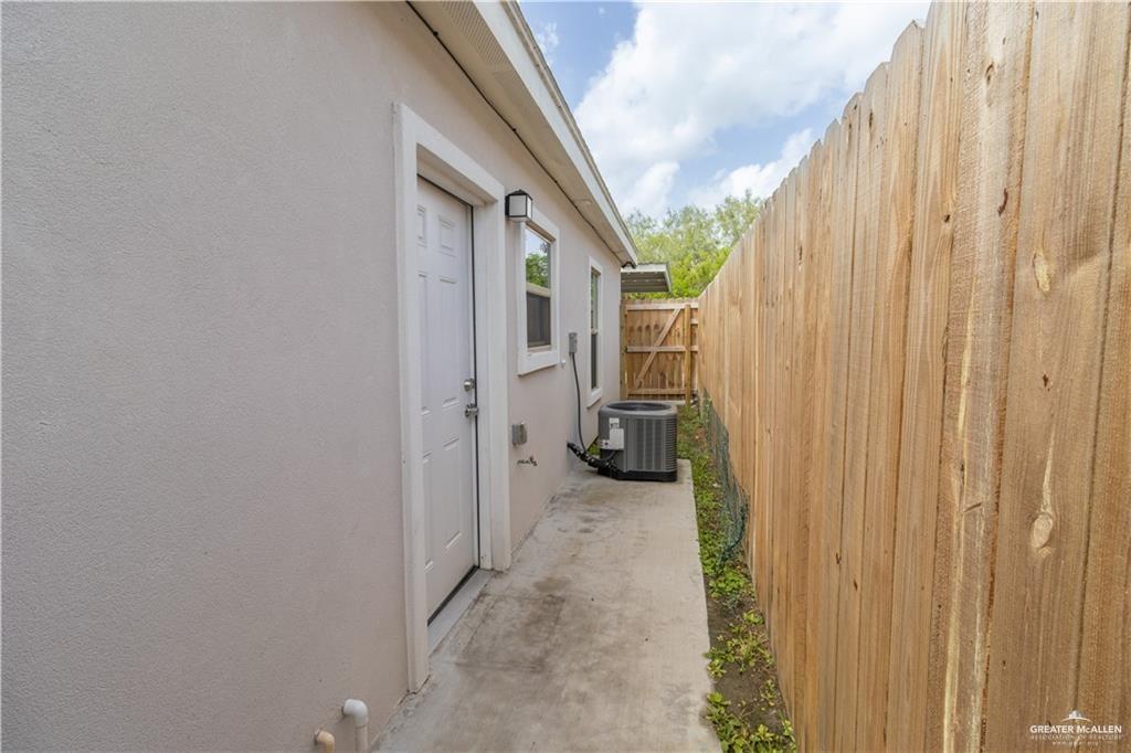 Photo 16 of 2808 Rosemary Drive