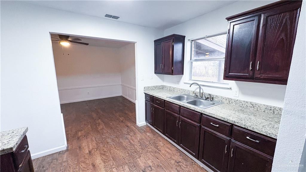 Photo 6 of 1704 Del Oro Drive