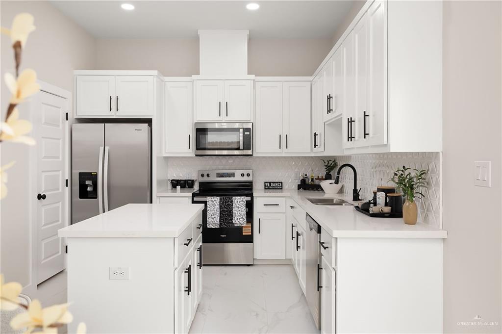 Photo 7 of 2301 Gaytan Avenue