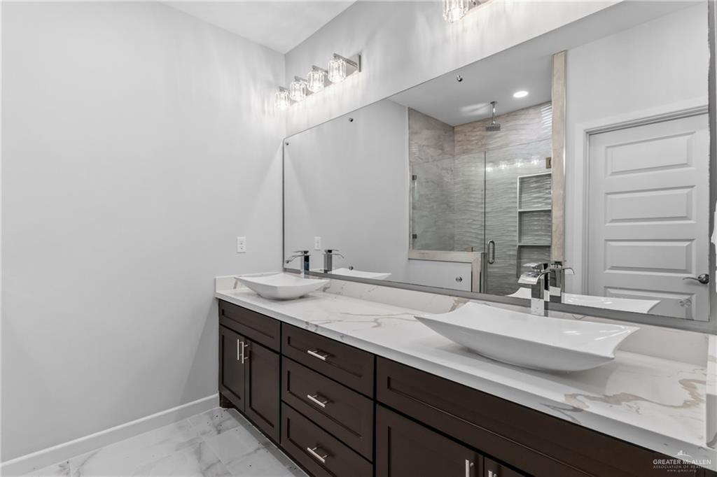 Photo 10 of 2608 Linva Avenue
