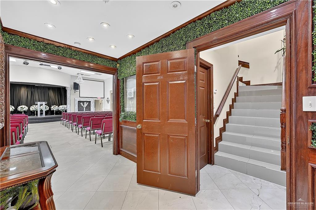 Photo 17 of 2423 Brock Street #C