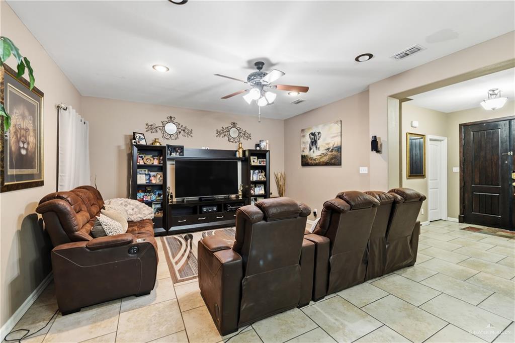 Photo 4 of 816 Azucar Avenue