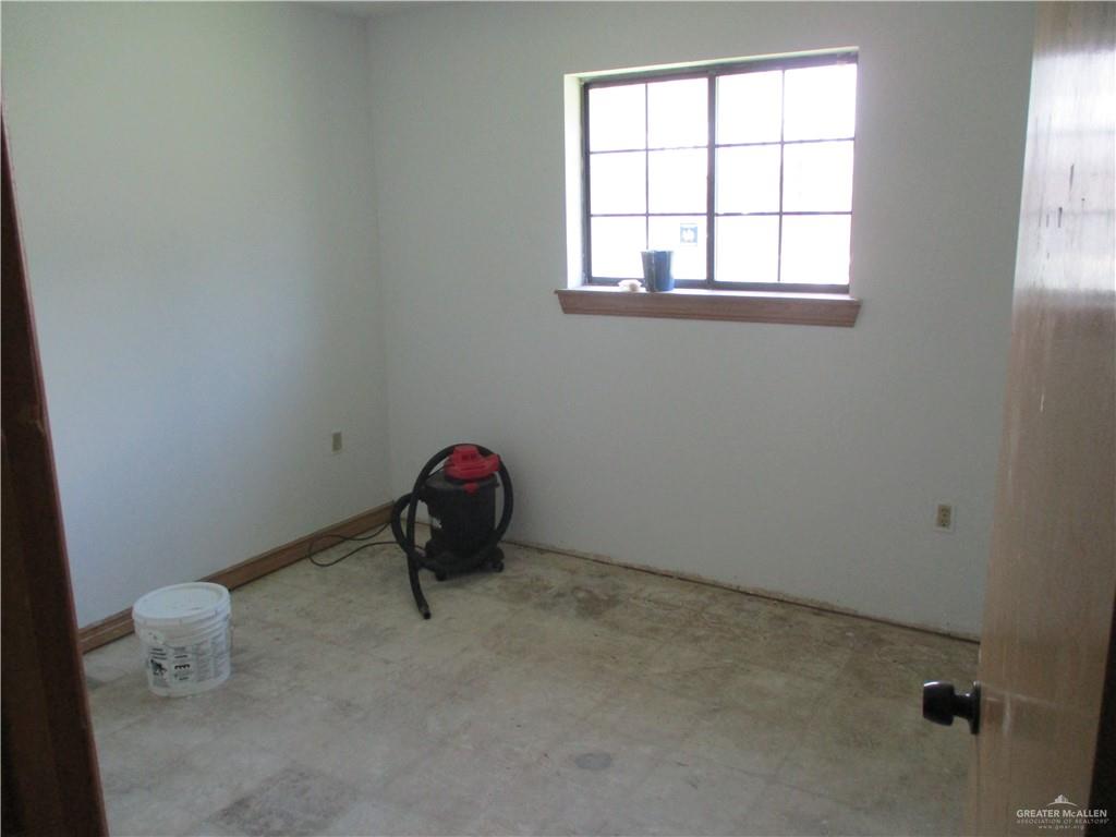 Photo 10 of 700 Franciska Street