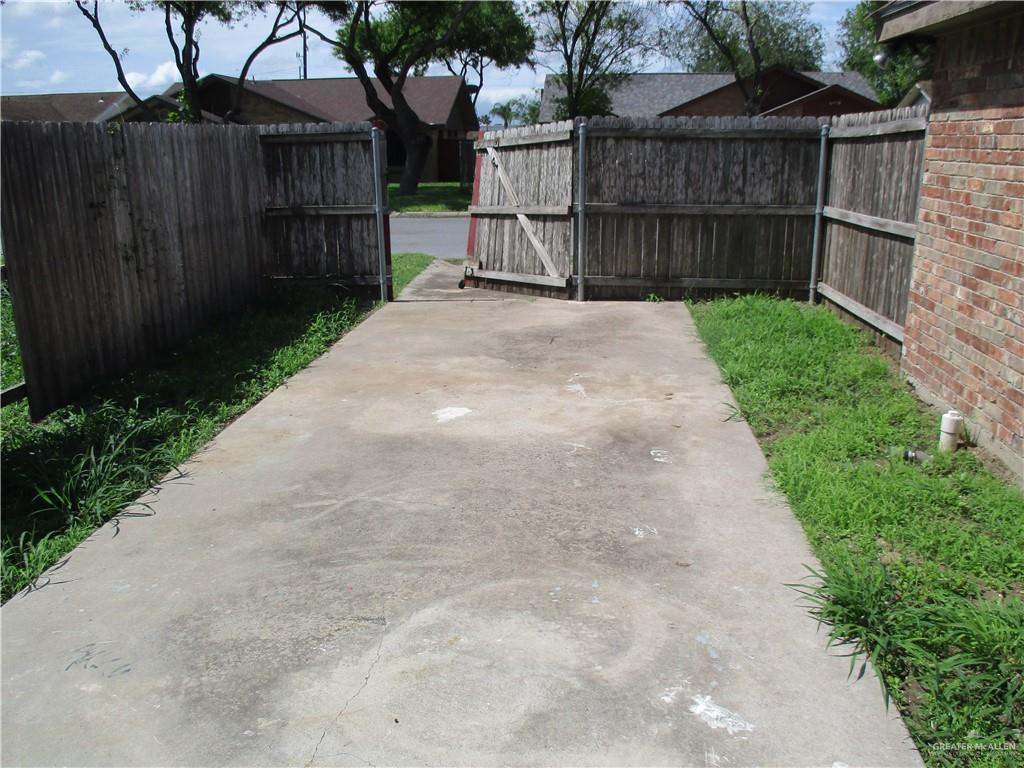 Photo 17 of 700 Franciska Street