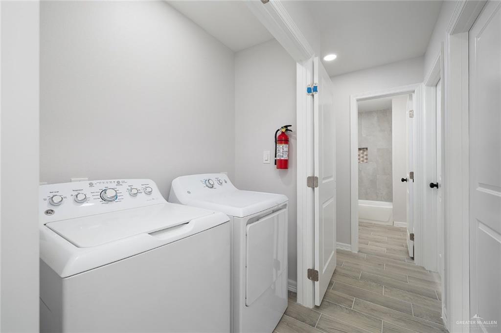 Photo 5 of 3300 Fuerte Avenue #4