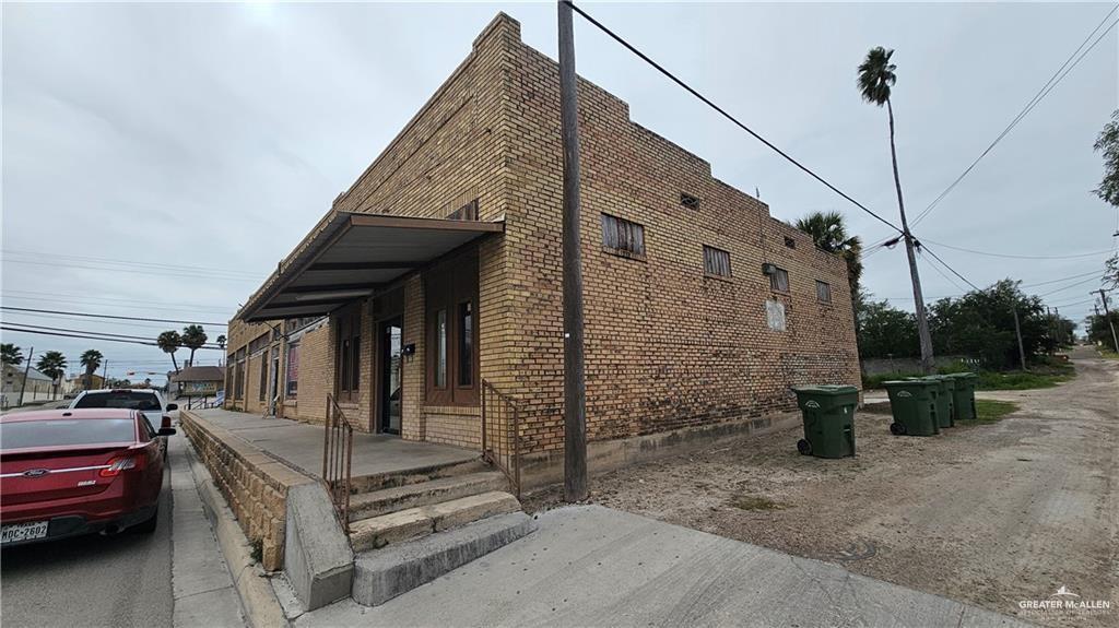 Photo 5 of 300 Flores Street