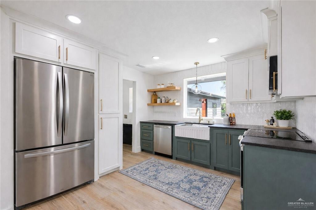 Photo 2 of 413 Aldrin Street
